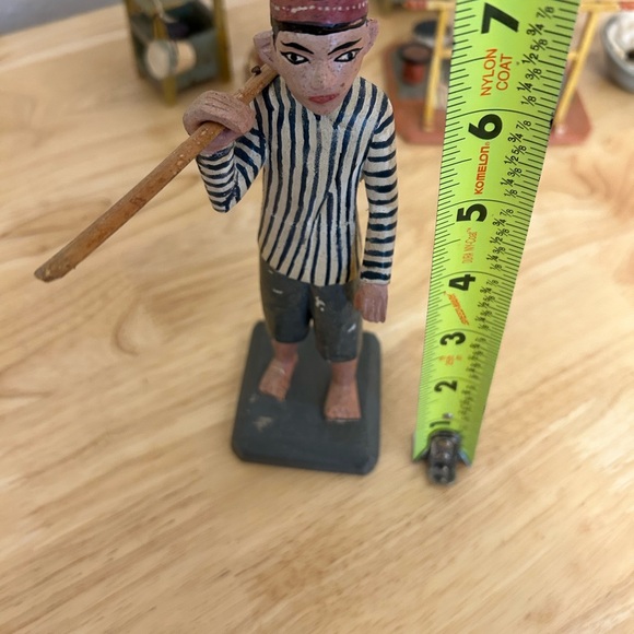 Vintage Primative Handmade hand painted Wooden Navajo figures and furniture . - Picture 5 of 12